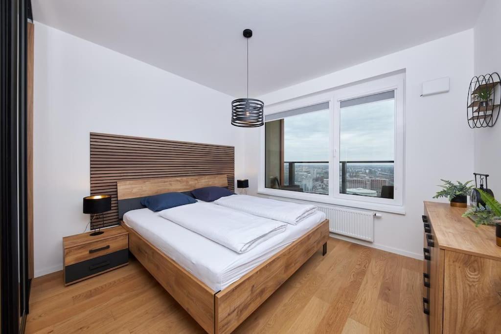 Apartamento 5Min2Centre, View & Free Parking Bratislava Exterior foto
